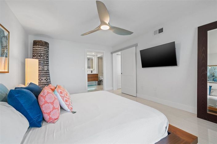 Image No.26-2 Bed Property for sale