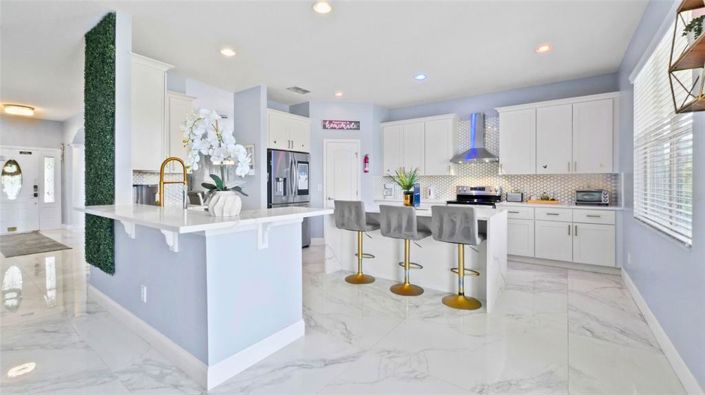 Image No.12-5 Bed Property for sale