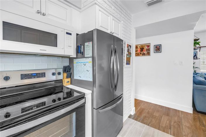 Image No.13-3 Bed Property for sale