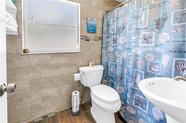 Image No.27-3 Bed Property for sale