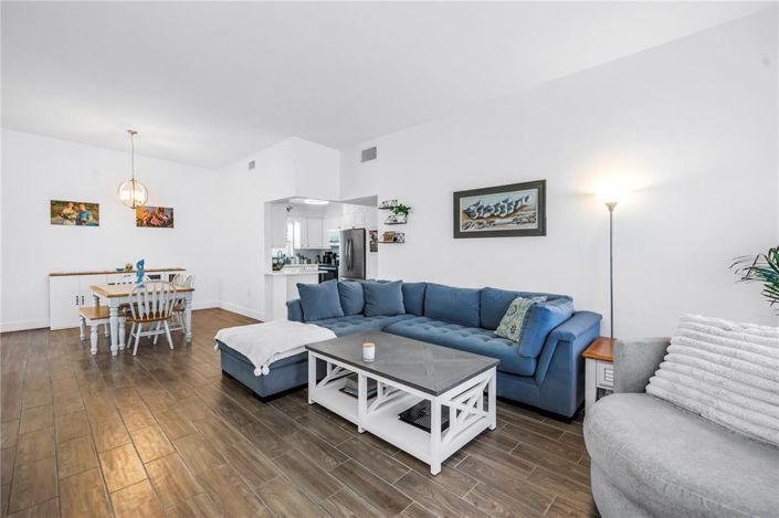 Image No.6-3 Bed Property for sale