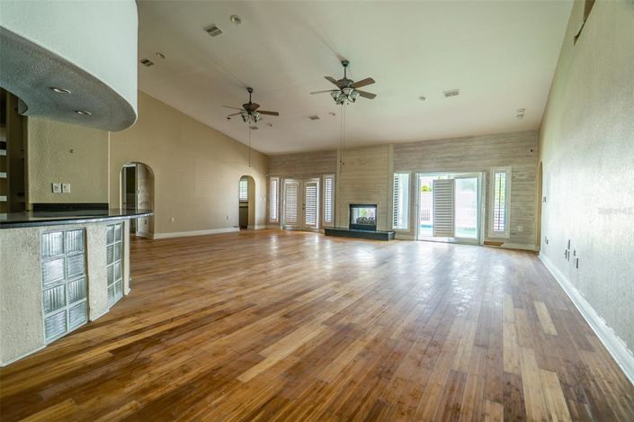 Image No.6-4 Bed Property for sale