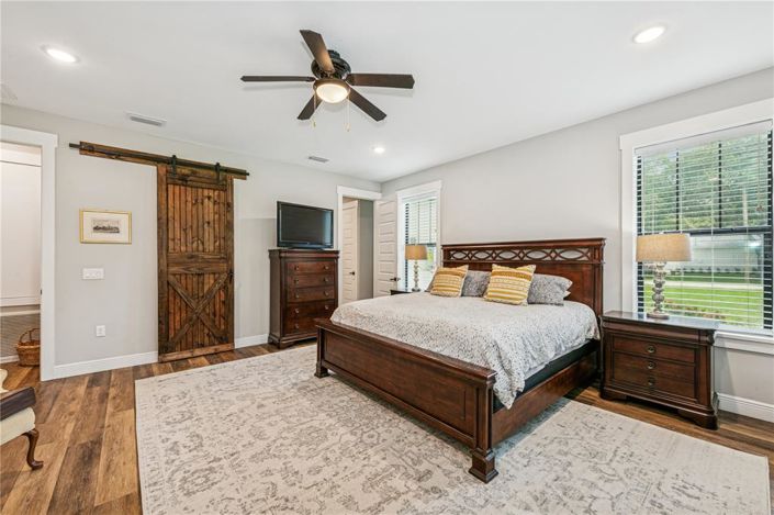 Image No.10-3 Bed Property for sale