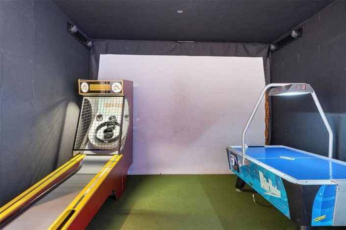 Image No.18-5 Bed Townhouse for sale