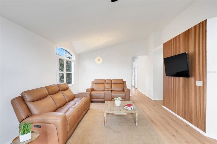 Image No.8-4 Bed Property for sale