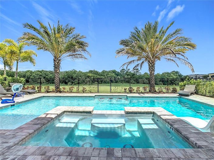 Image No.12-10 Bed Property for sale