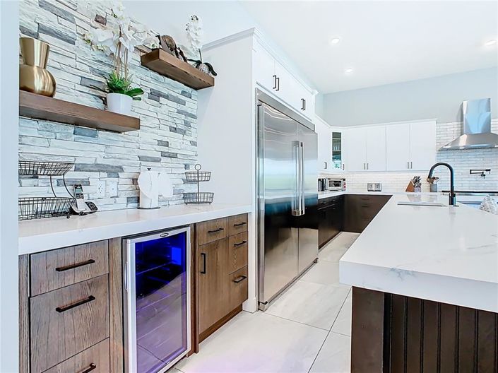 Image No.14-10 Bed Property for sale