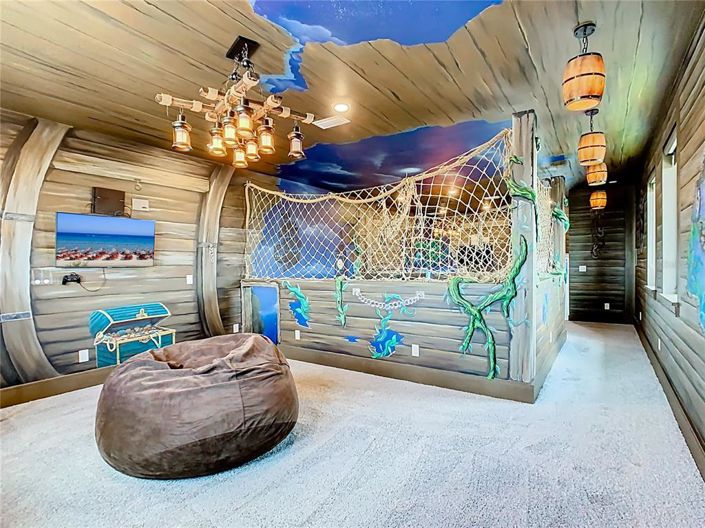 Image No.17-10 Bed Property for sale