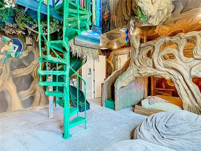 Image No.18-10 Bed Property for sale