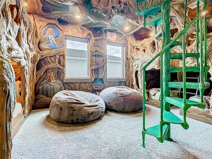 Image No.42-10 Bed Property for sale