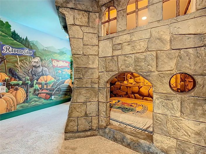 Image No.48-10 Bed Property for sale