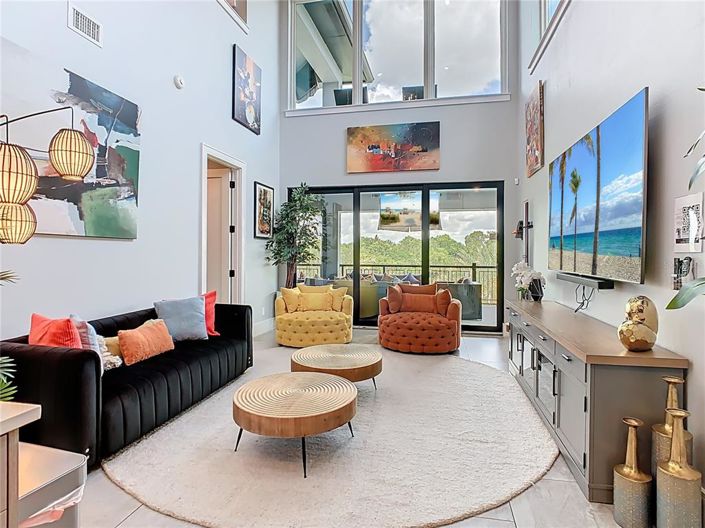 Image No.60-10 Bed Property for sale