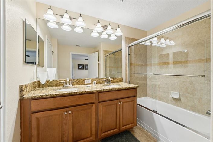 Image No.18-4 Bed Townhouse for sale