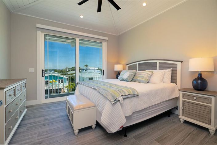 Image No.25-7 Bed Property for sale