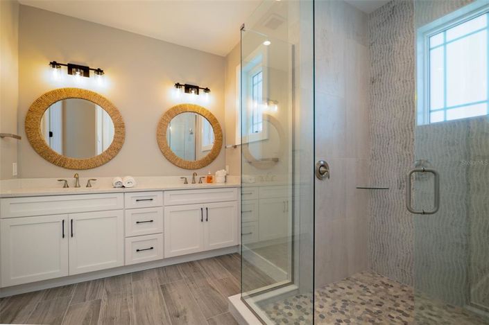 Image No.31-7 Bed Property for sale