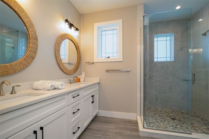 Image No.32-7 Bed Property for sale