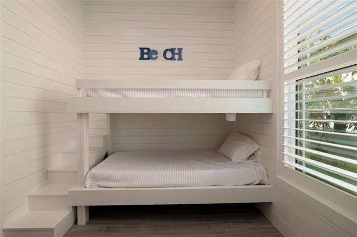 Image No.34-7 Bed Property for sale