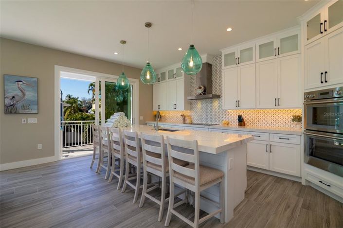 Image No.9-7 Bed Property for sale