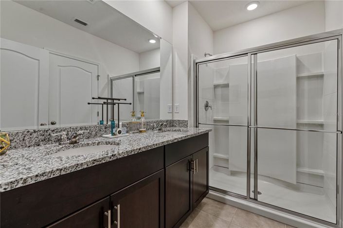 Image No.12-6 Bed Property for sale