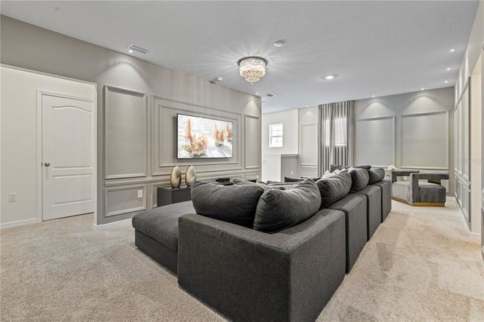 Image No.19-6 Bed Property for sale