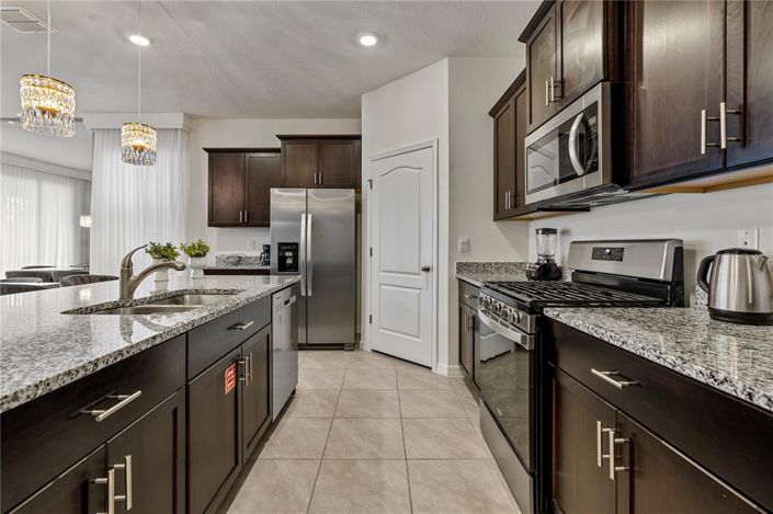 Image No.27-6 Bed Property for sale