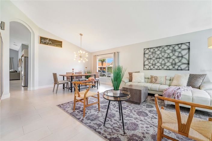 Image No.4-4 Bed Property for sale