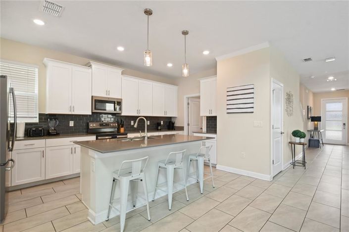 Image No.19-5 Bed Property for sale