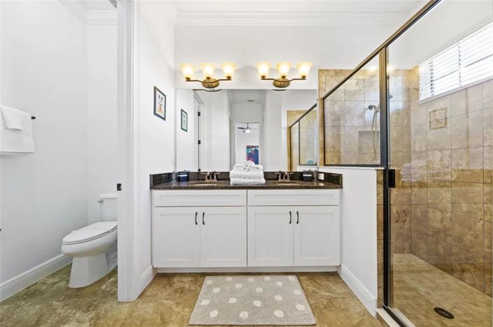 Image No.19-5 Bed Property for sale