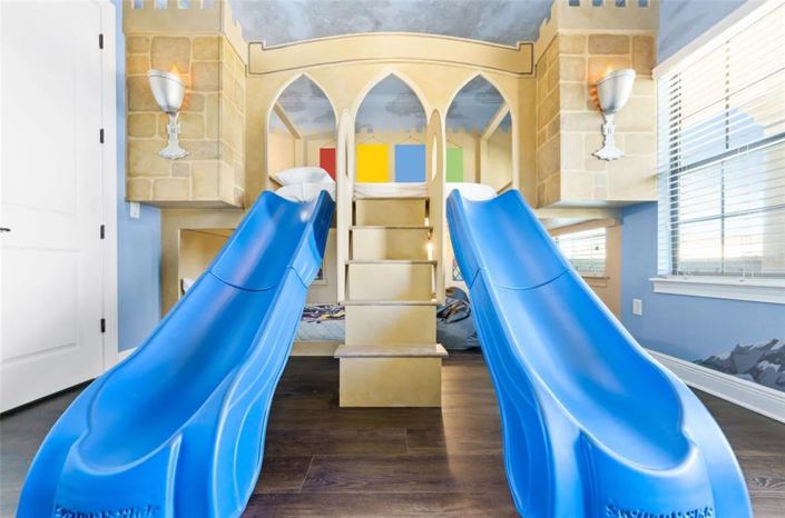 Image No.28-5 Bed Property for sale