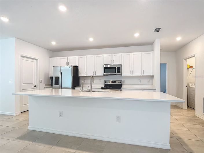 Image No.4-4 Bed Property for sale