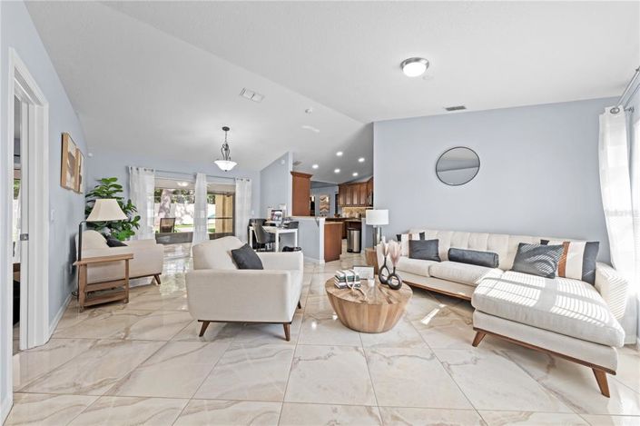 Image No.4-4 Bed Property for sale