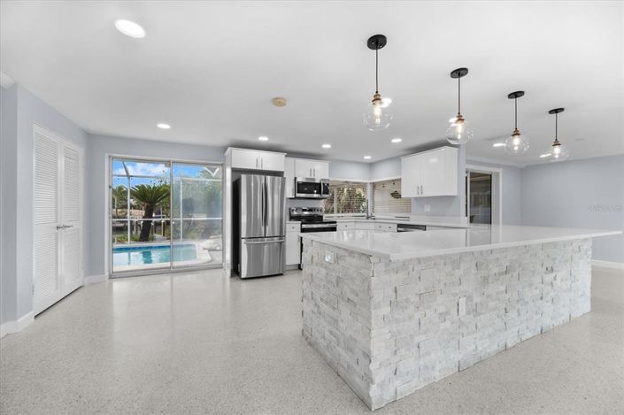 Image No.13-3 Bed Property for sale