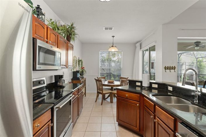 Image No.32-5 Bed Property for sale