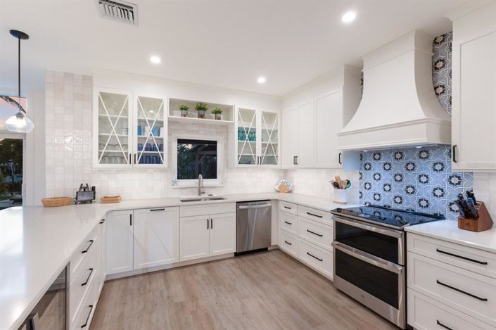 Image No.10-5 Bed Property for sale