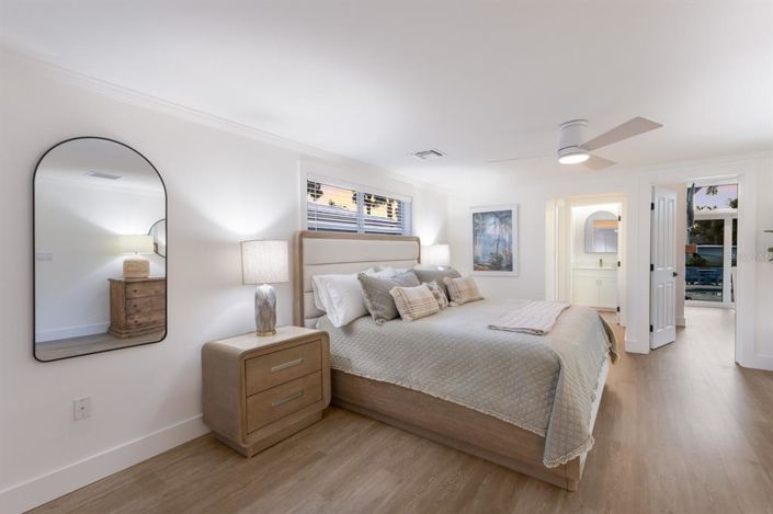 Image No.20-5 Bed Property for sale