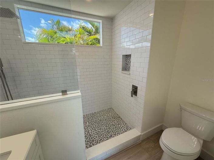 Image No.23-5 Bed Property for sale