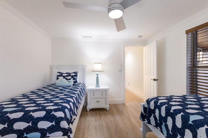 Image No.27-5 Bed Property for sale