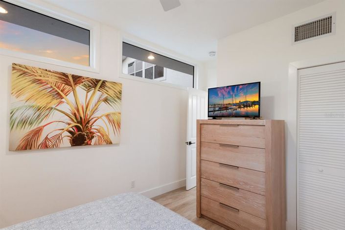 Image No.29-5 Bed Property for sale