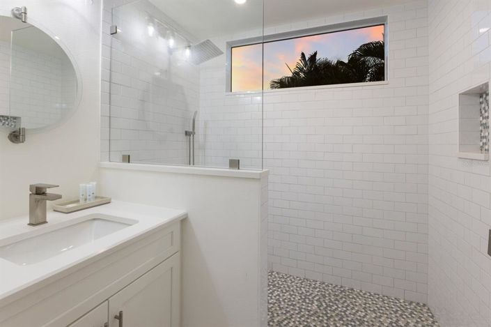 Image No.30-5 Bed Property for sale