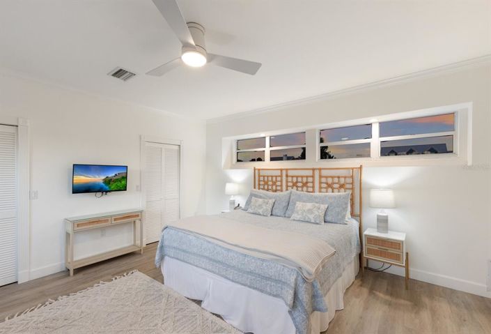 Image No.38-5 Bed Property for sale