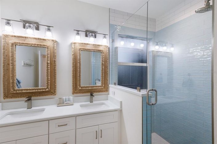 Image No.40-5 Bed Property for sale