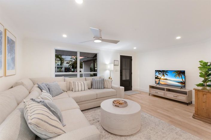 Image No.5-5 Bed Property for sale