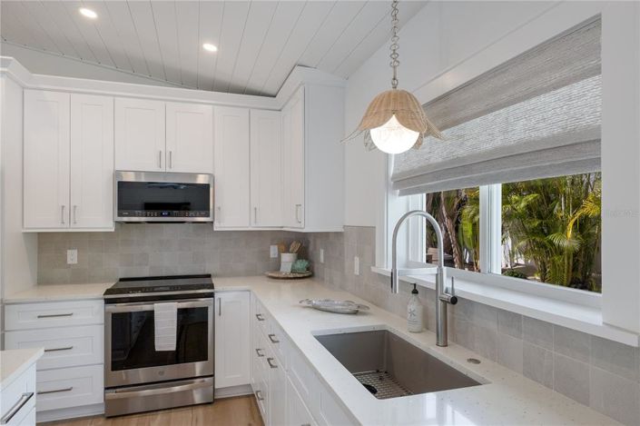 Image No.10-3 Bed Property for sale