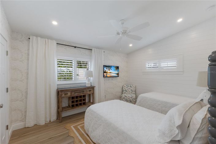 Image No.17-3 Bed Property for sale