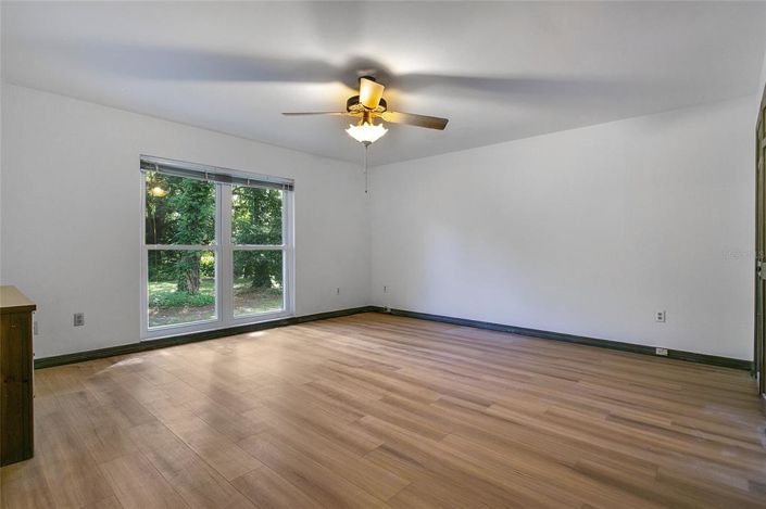 Image No.15-4 Bed Property for sale