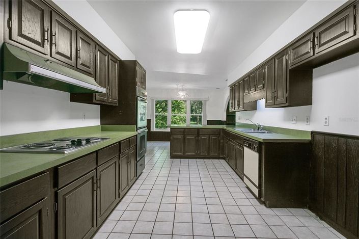 Image No.5-4 Bed Property for sale