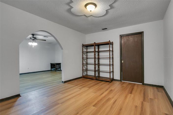 Image No.8-4 Bed Property for sale