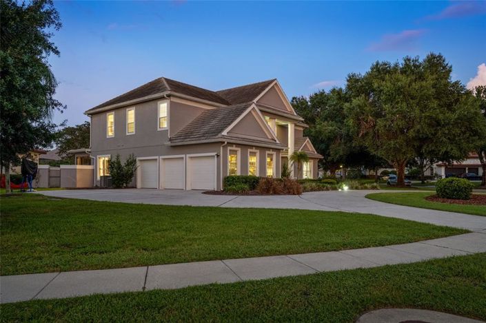 Image No.56-5 Bed Property for sale