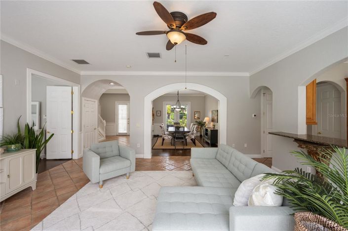 Image No.8-5 Bed Property for sale