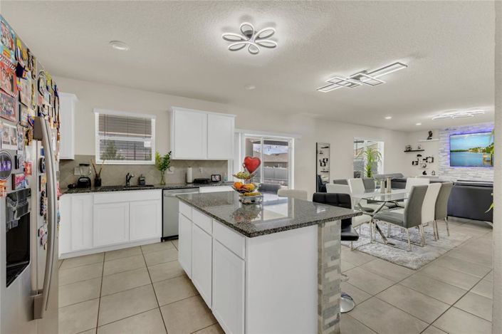 Image No.5-5 Bed Property for sale